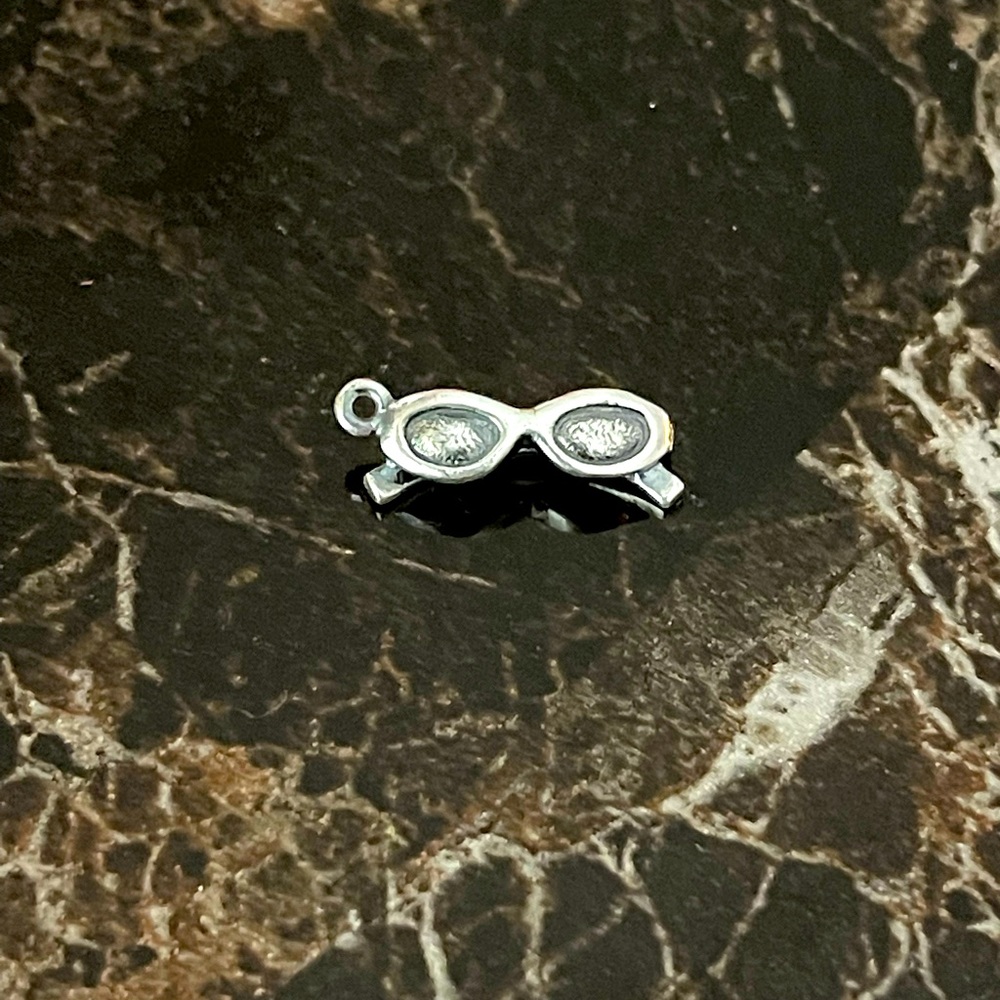 Retired James Avery 3D Sunglasses Charm. Perfect For Beach Theme Bracelet.
